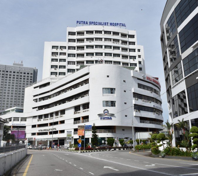 RS Putra Specialist Hospital Melaka — Fasad RS